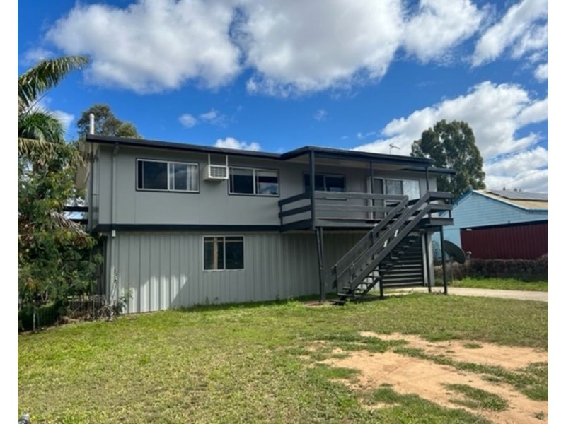 8 Collin Road, Collinsville QLD 4804