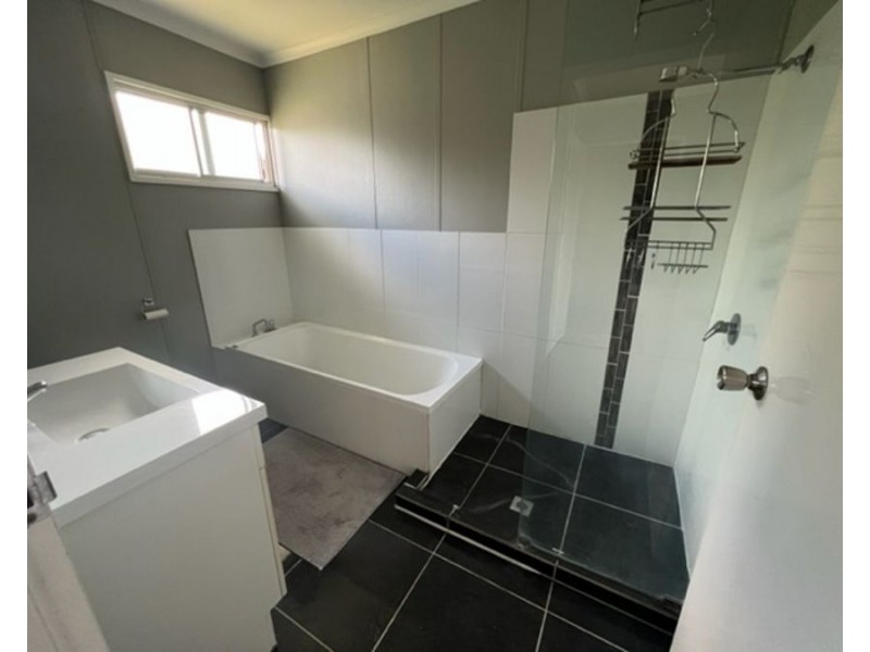 8 Collin Road, Collinsville QLD 4804