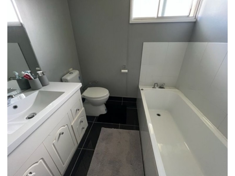 8 Collin Road, Collinsville QLD 4804