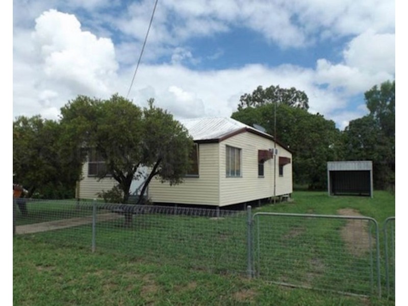 11 Belmore Street, Collinsville QLD 4804