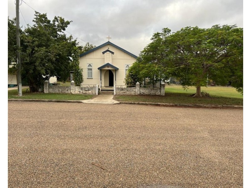 4 Blake Street, Collinsville QLD 4804