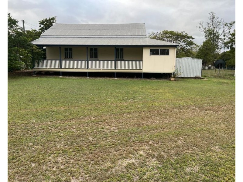 4 Blake Street, Collinsville QLD 4804