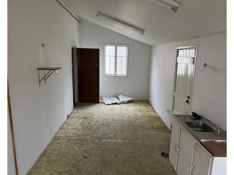 4 Blake Street, Collinsville QLD 4804