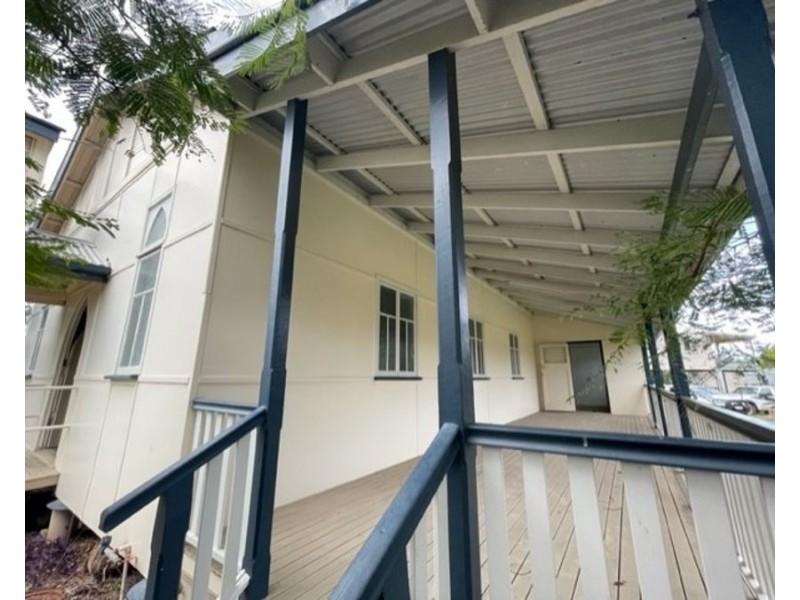 4 Blake Street, Collinsville QLD 4804