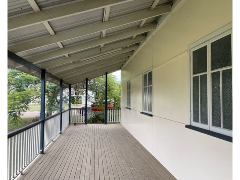 4 Blake Street, Collinsville QLD 4804