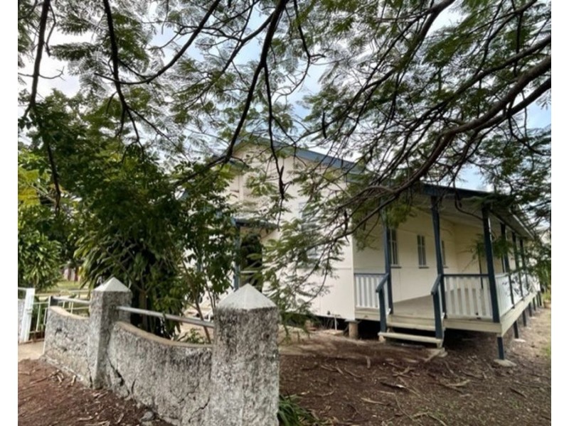 4 Blake Street, Collinsville QLD 4804