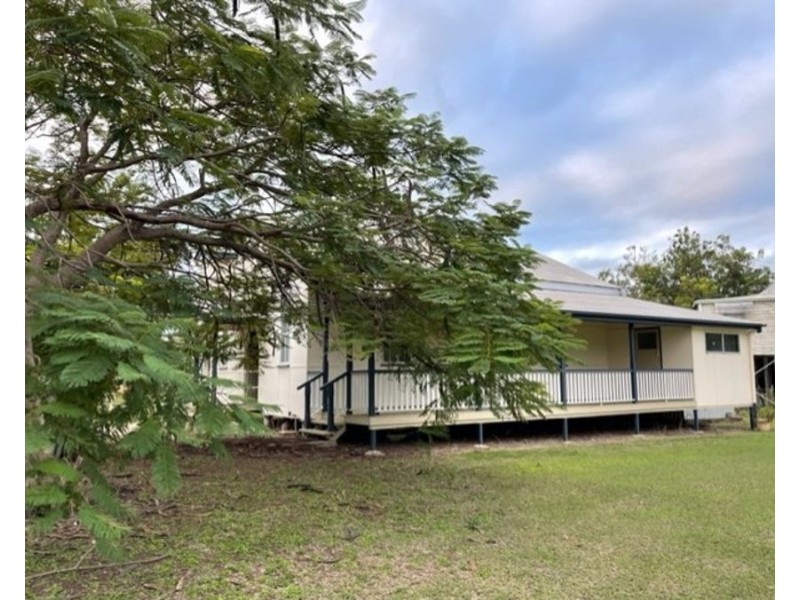 4 Blake Street, Collinsville QLD 4804