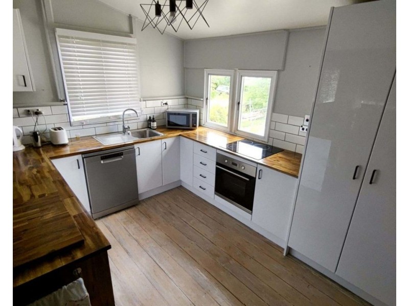 25 Pelican Street, Collinsville QLD 4804