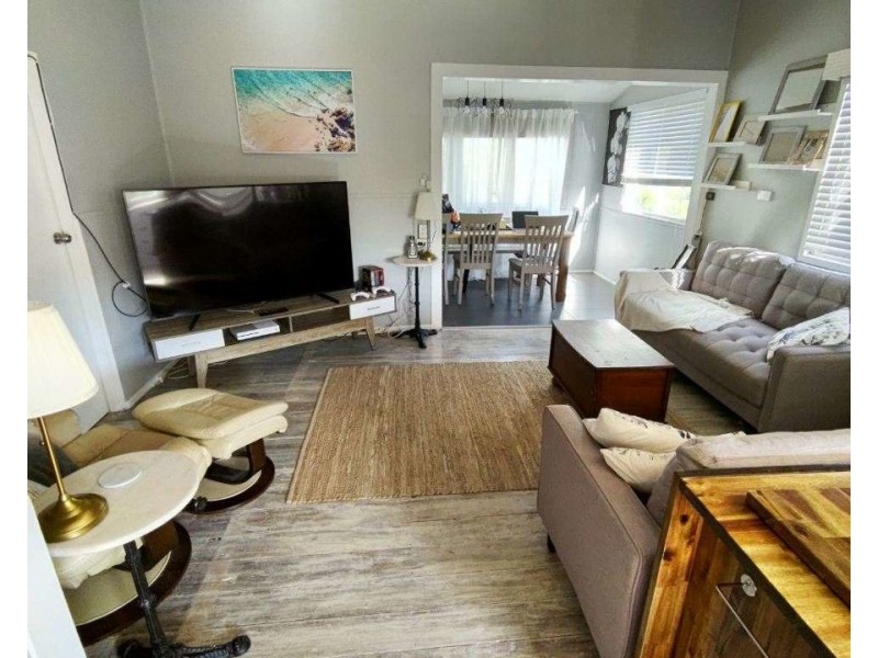 25 Pelican Street, Collinsville QLD 4804