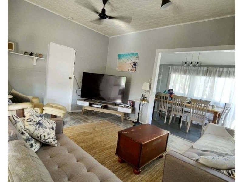 25 Pelican Street, Collinsville QLD 4804