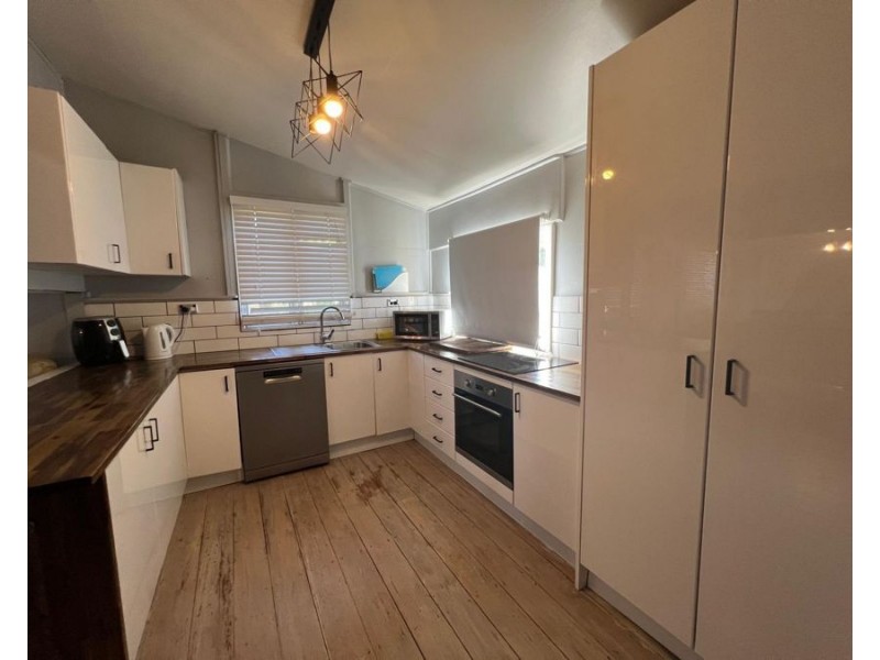 25 Pelican Street, Collinsville QLD 4804