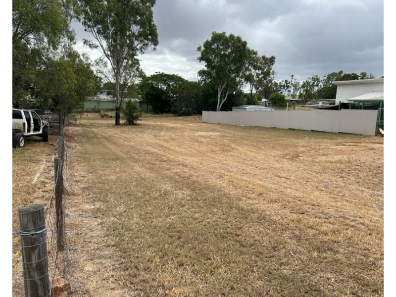 10 SEVENTH AVENUE, Scottville QLD 4804