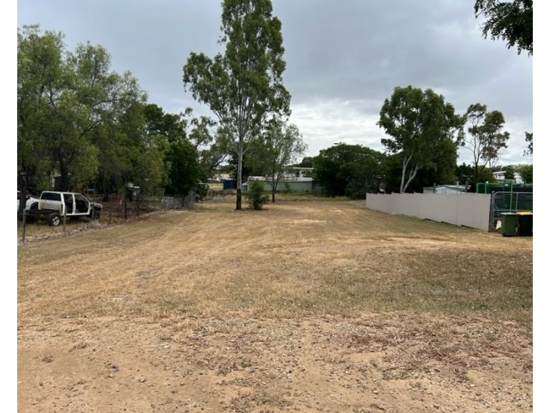 10 SEVENTH AVENUE, Scottville QLD 4804