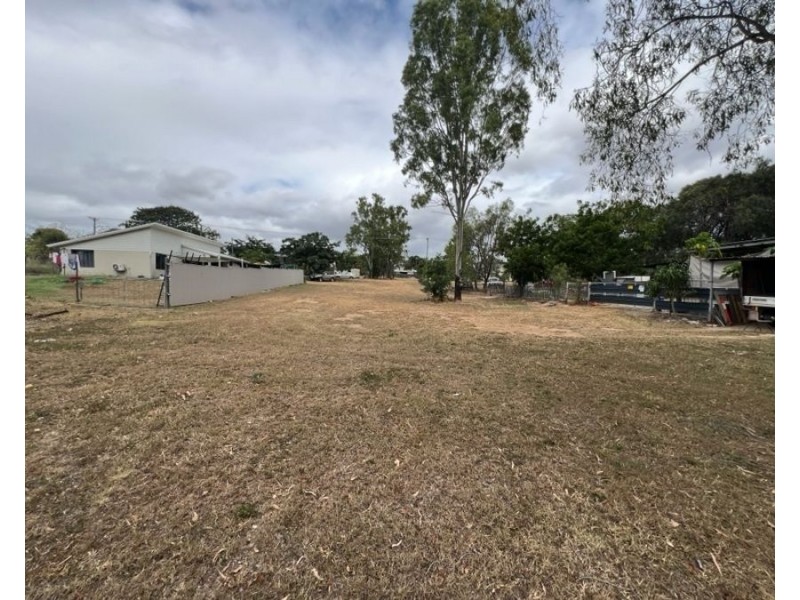 10 SEVENTH AVENUE, Scottville QLD 4804