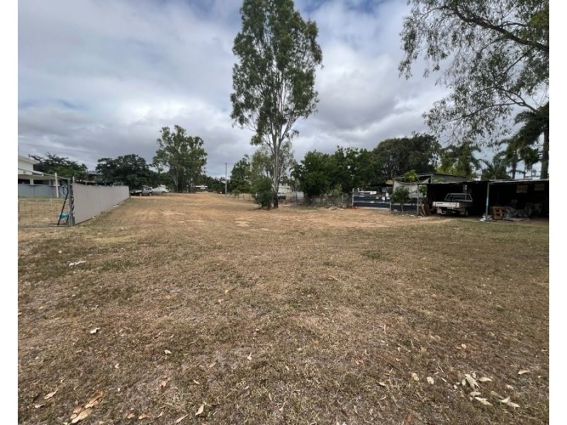 10 SEVENTH AVENUE, Scottville QLD 4804