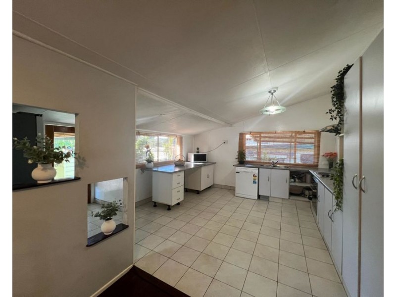 24 Seventh Avenue, Scottville QLD 4804