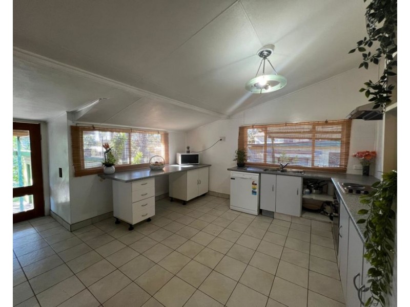 24 Seventh Avenue, Scottville QLD 4804