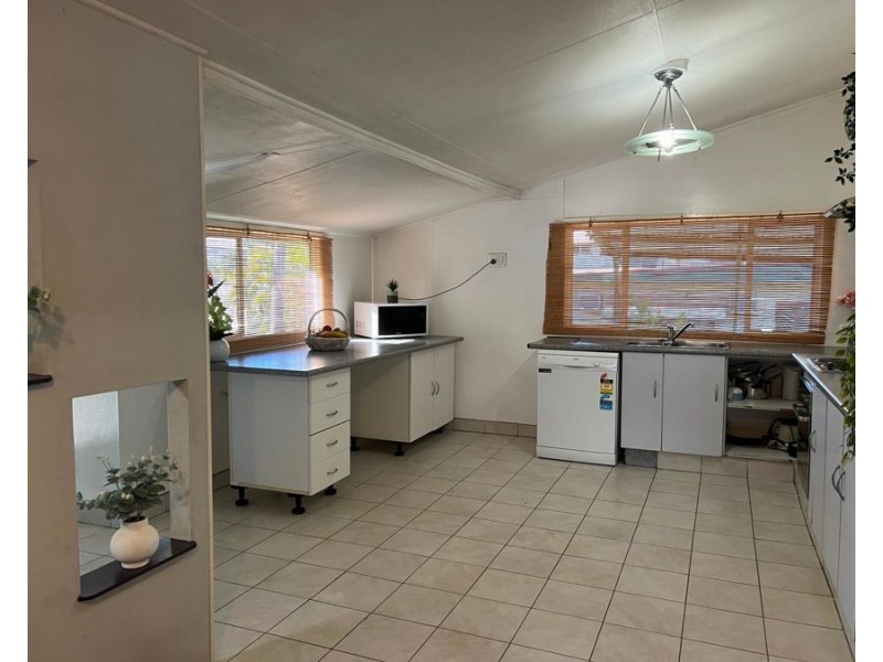 24 Seventh Avenue, Scottville QLD 4804