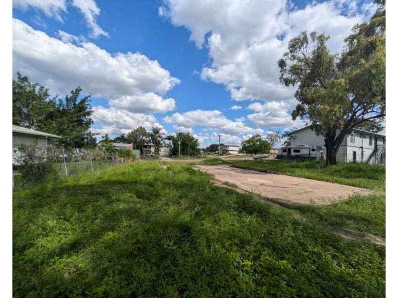 8 PARKINSON STREET, Collinsville QLD 4804