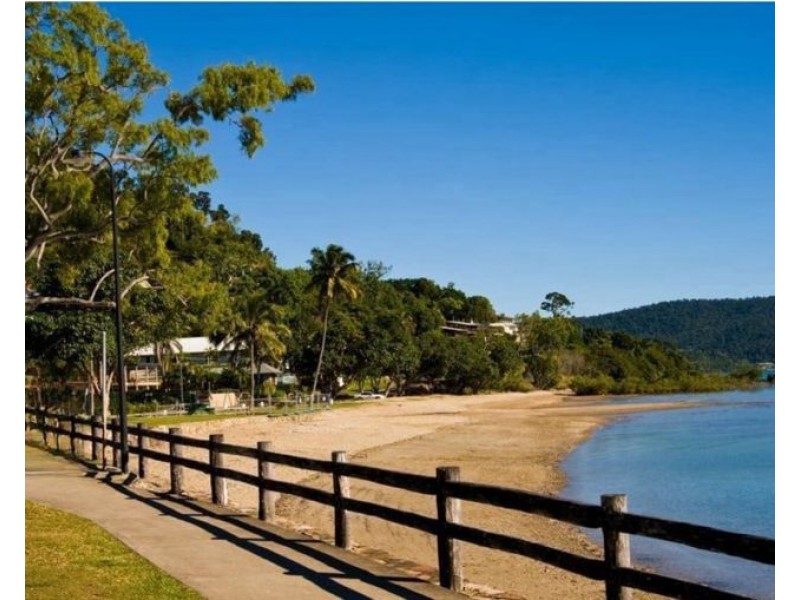 13 Balaka Street, Cannonvale QLD 4802