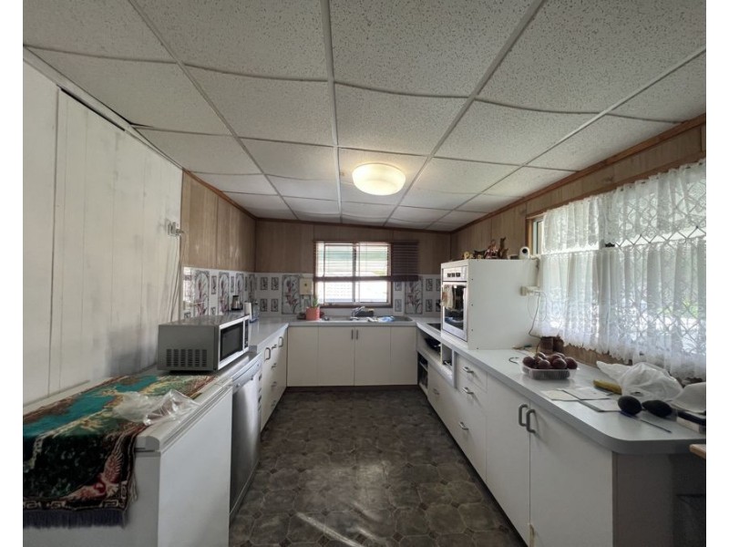 10 Toussaint Street, Collinsville QLD 4804