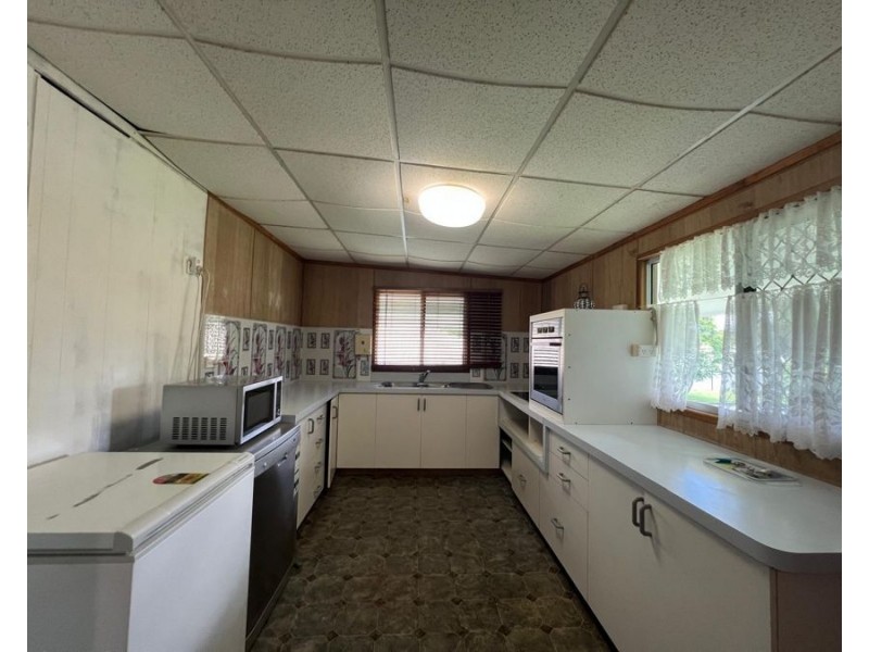 10 Toussaint Street, Collinsville QLD 4804