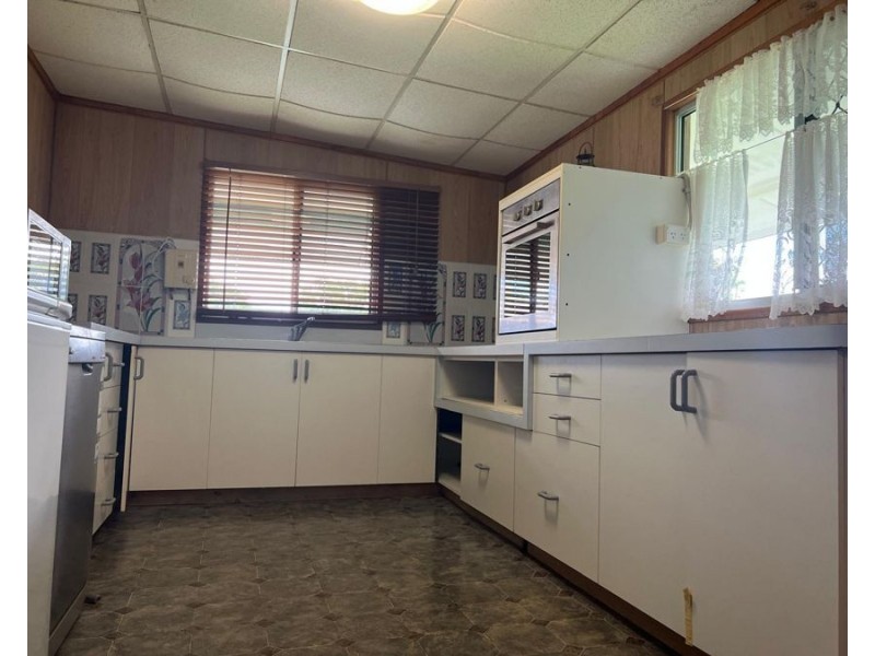 10 Toussaint Street, Collinsville QLD 4804