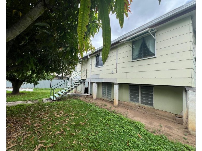 10 Toussaint Street, Collinsville QLD 4804