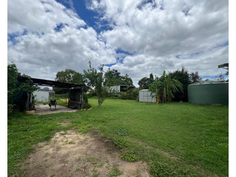 10 Toussaint Street, Collinsville QLD 4804