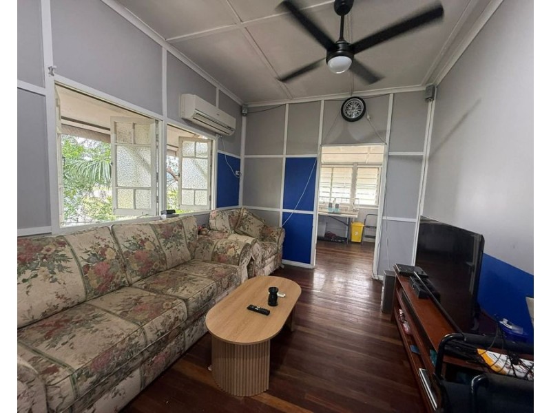 1 Pelican Street, Collinsville QLD 4804