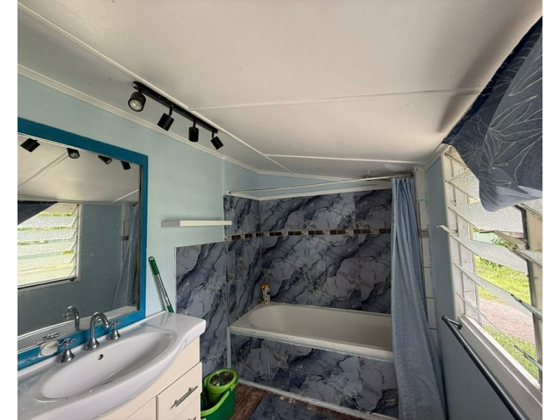 1 Pelican Street, Collinsville QLD 4804