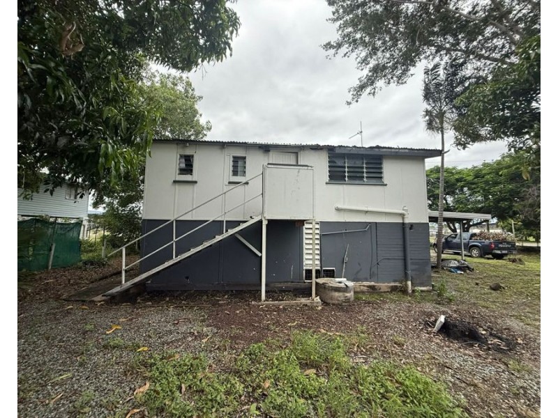 1 Pelican Street, Collinsville QLD 4804