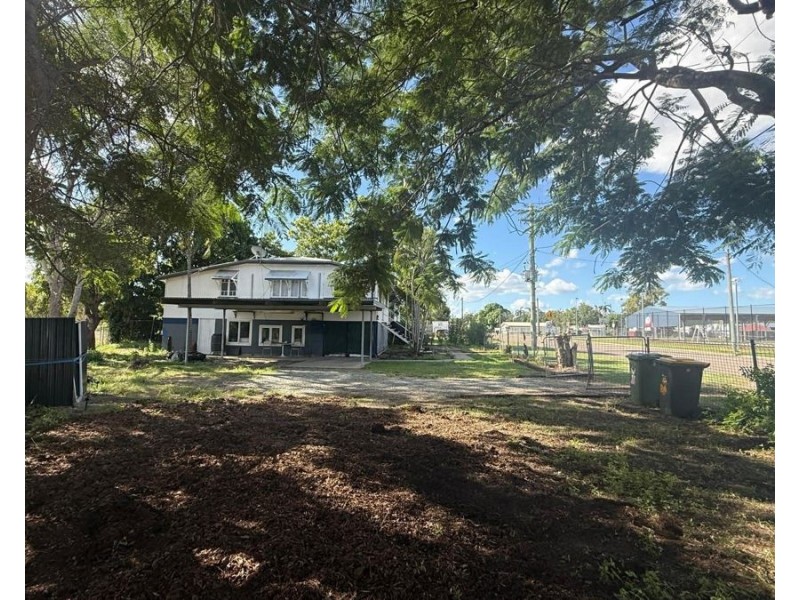 1 Pelican Street, Collinsville QLD 4804