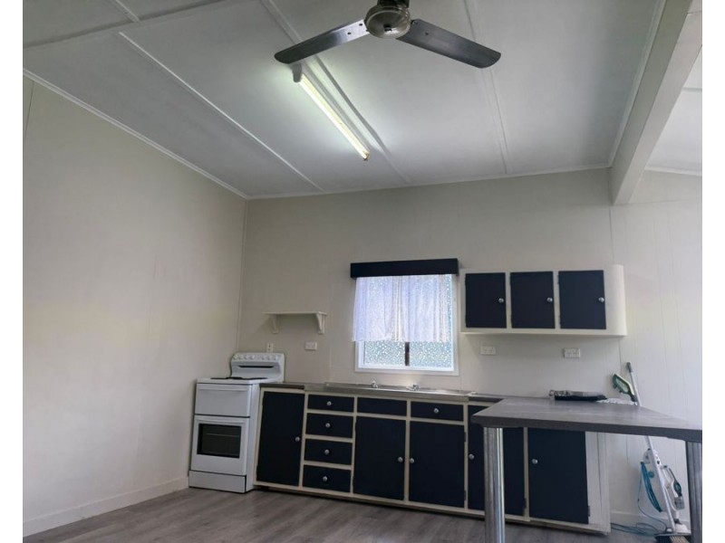 48 Fifth Avenue, Scottville QLD 4804