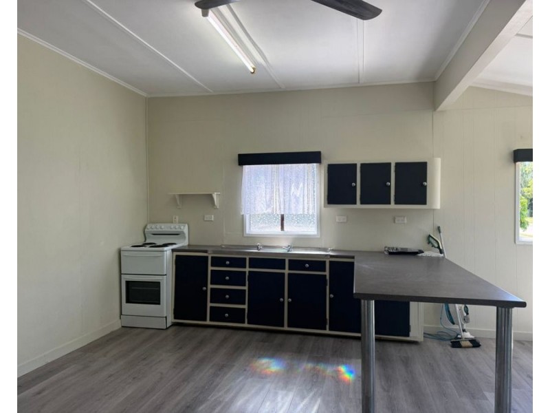 48 Fifth Avenue, Scottville QLD 4804