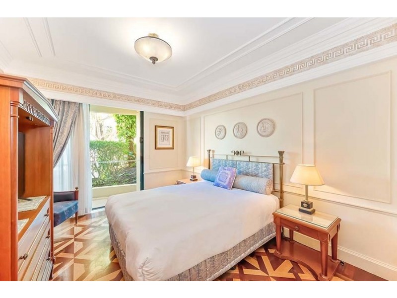 38/94 Seaworld Drive, Main Beach QLD 4217