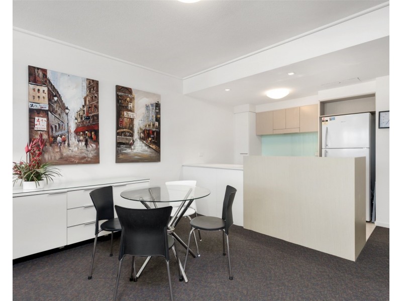 1604/16 Surbiton Court, Carindale QLD 4152