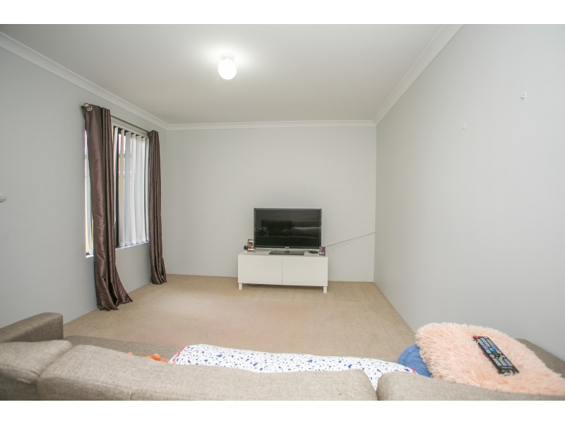 B/8 HAZLETT WAY, Canning Vale WA 6155