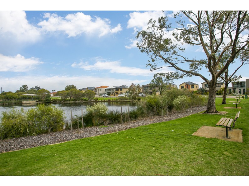 B/8 HAZLETT WAY, Canning Vale WA 6155