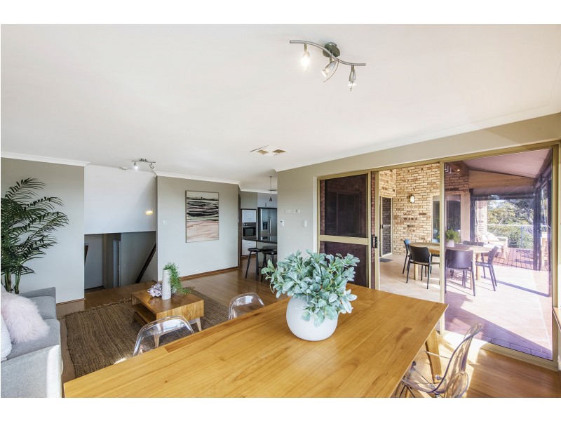 6 A Seaview Terrace, Kalamunda WA 6076