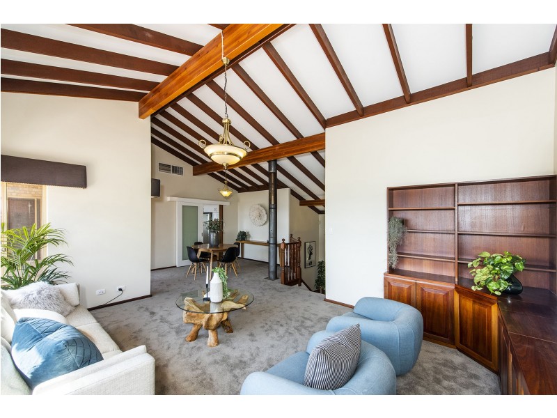 6 A Seaview Terrace, Kalamunda WA 6076