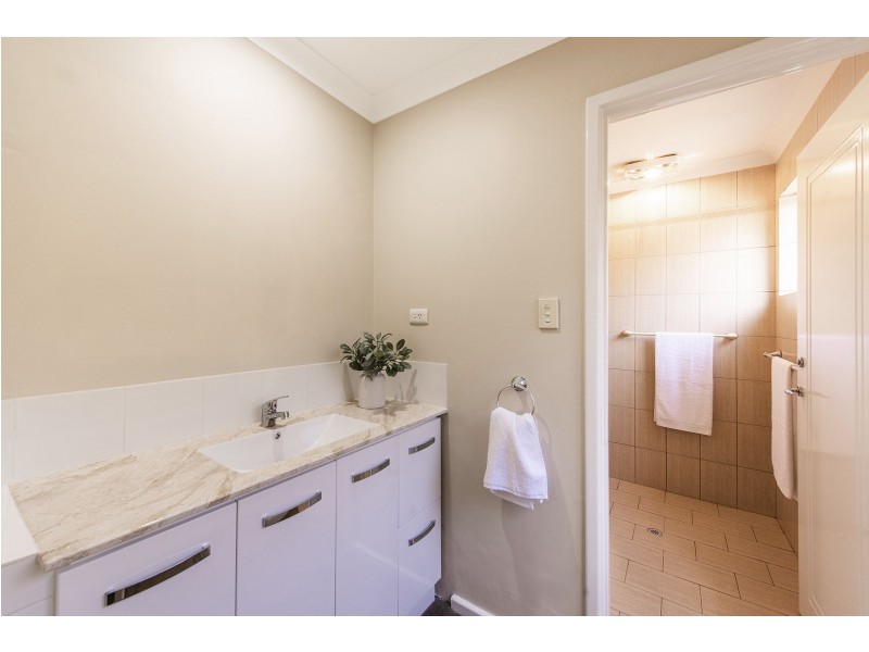 6 A Seaview Terrace, Kalamunda WA 6076