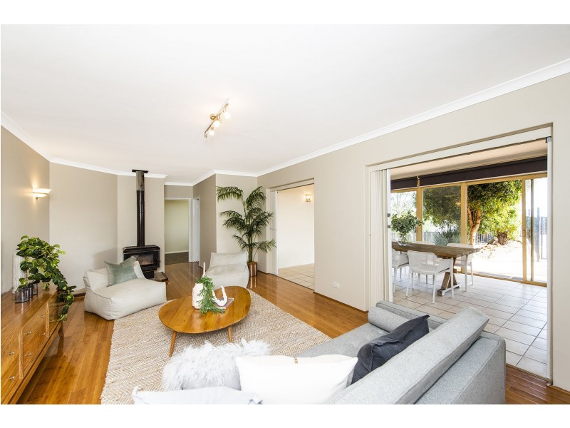 6 A Seaview Terrace, Kalamunda WA 6076