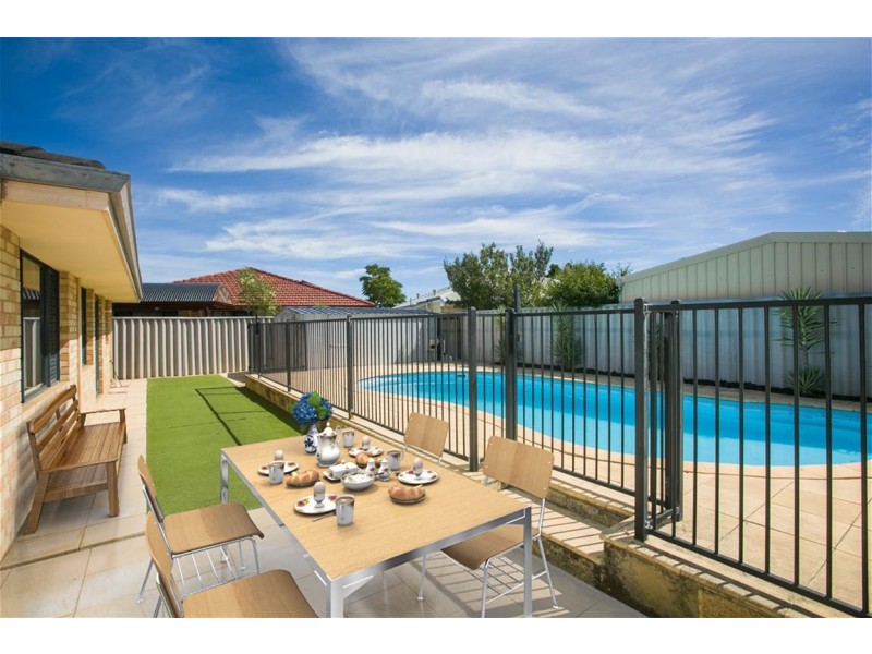 33 Gentle Circle, South Guildford WA 6055