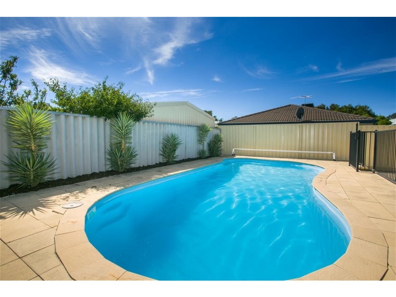 33 Gentle Circle, South Guildford WA 6055