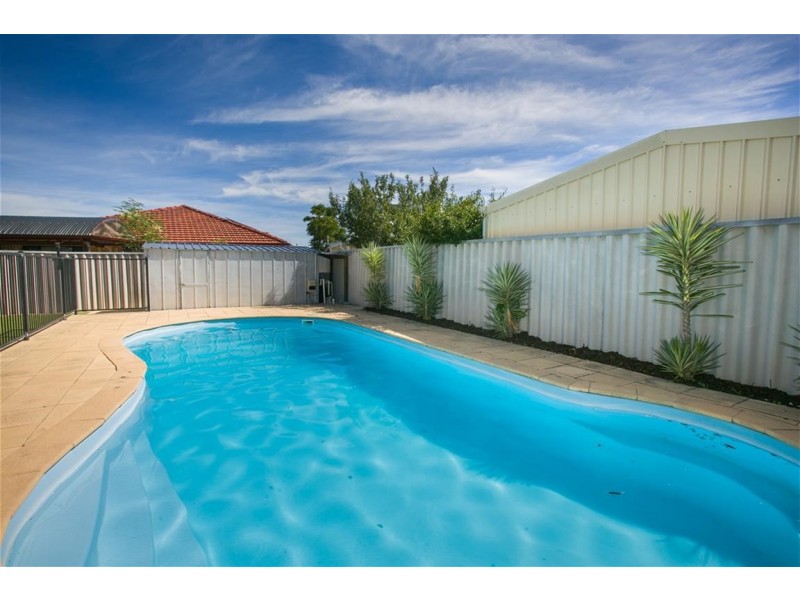 33 Gentle Circle, South Guildford WA 6055