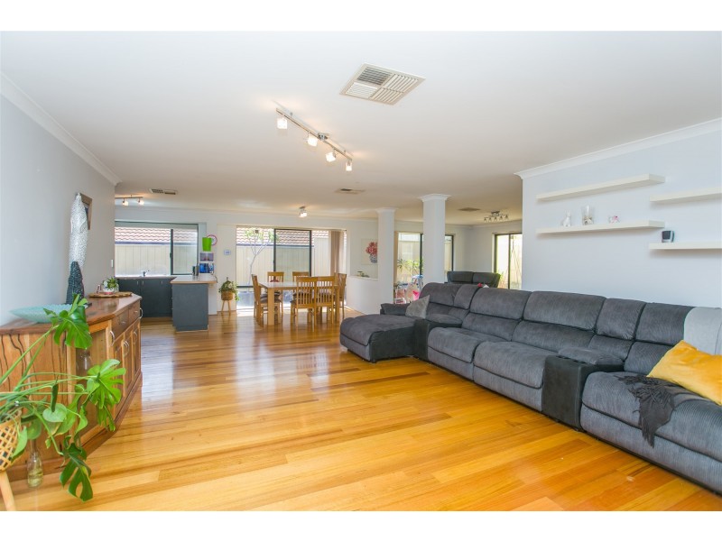 71 WYATT ROAD, Hocking WA 6065