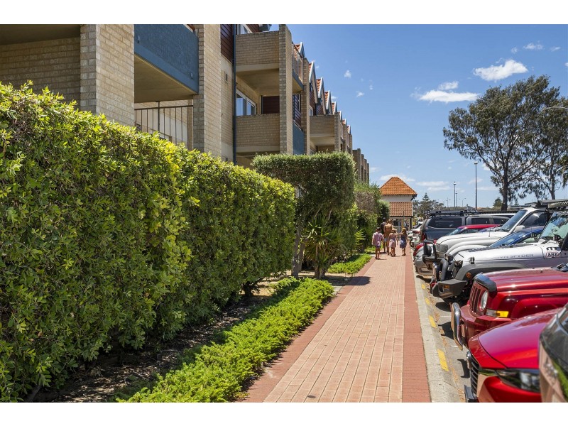 220/68 Southside Drive, Hillarys WA 6025