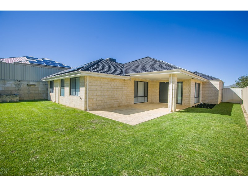 4 PAISLEY LINK, Butler WA 6036