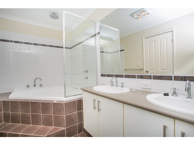 4 PAISLEY LINK, Butler WA 6036